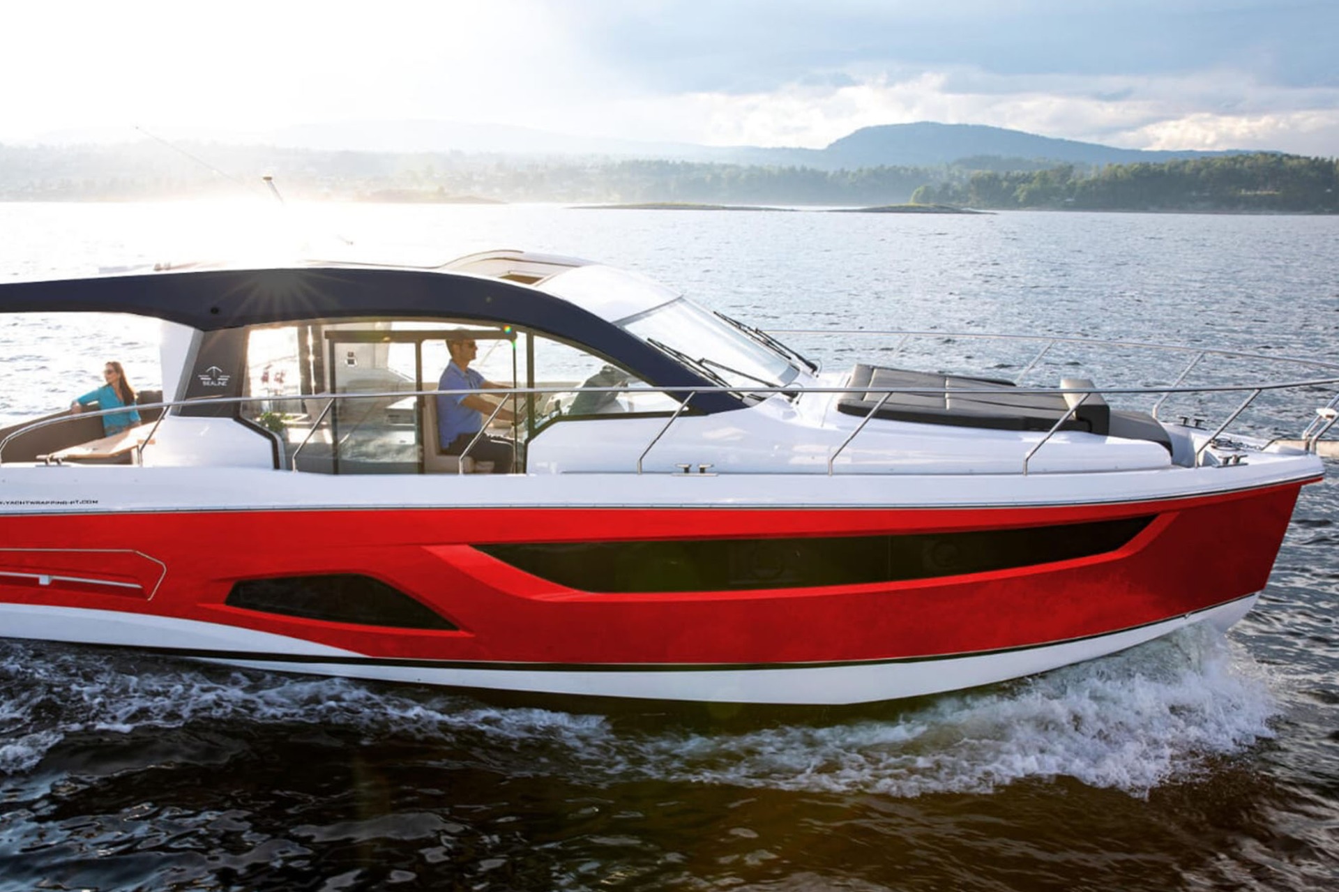 Sealine C390 HVG Ausstellungsschiff Verkauf in Bernau am Chiemsee im Yachtcentrum. Motoryacht Sealine kaufen für Adria, Mittelmeer, Bodensee und die Binnenseen.